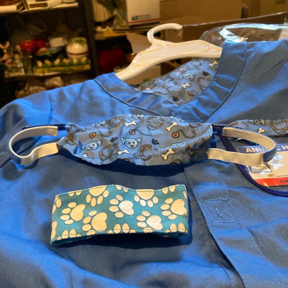 Melissa & Doug Veterinarian role play costume set - Picture 6 of 12